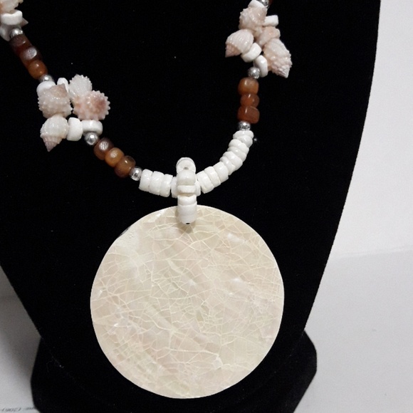 MOTHER Shell With Amber Necklace - Picture 3 of 5
